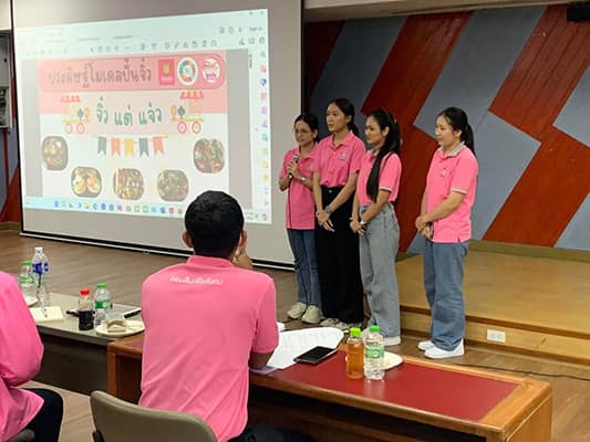 Students presenting about a sustainabiility project